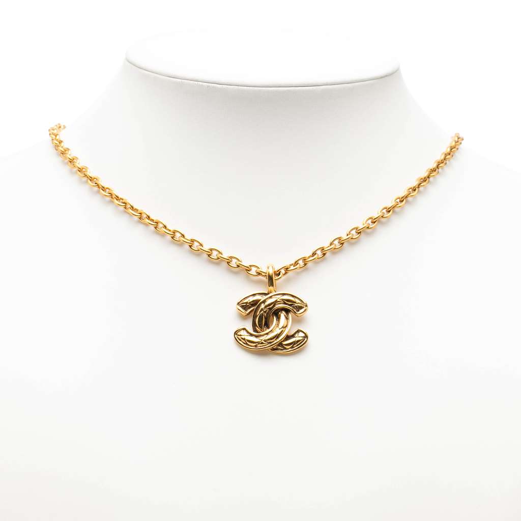 Chanel Gold Plated CC Quilted Pendant Necklace Gold Metal Good condition - Box View