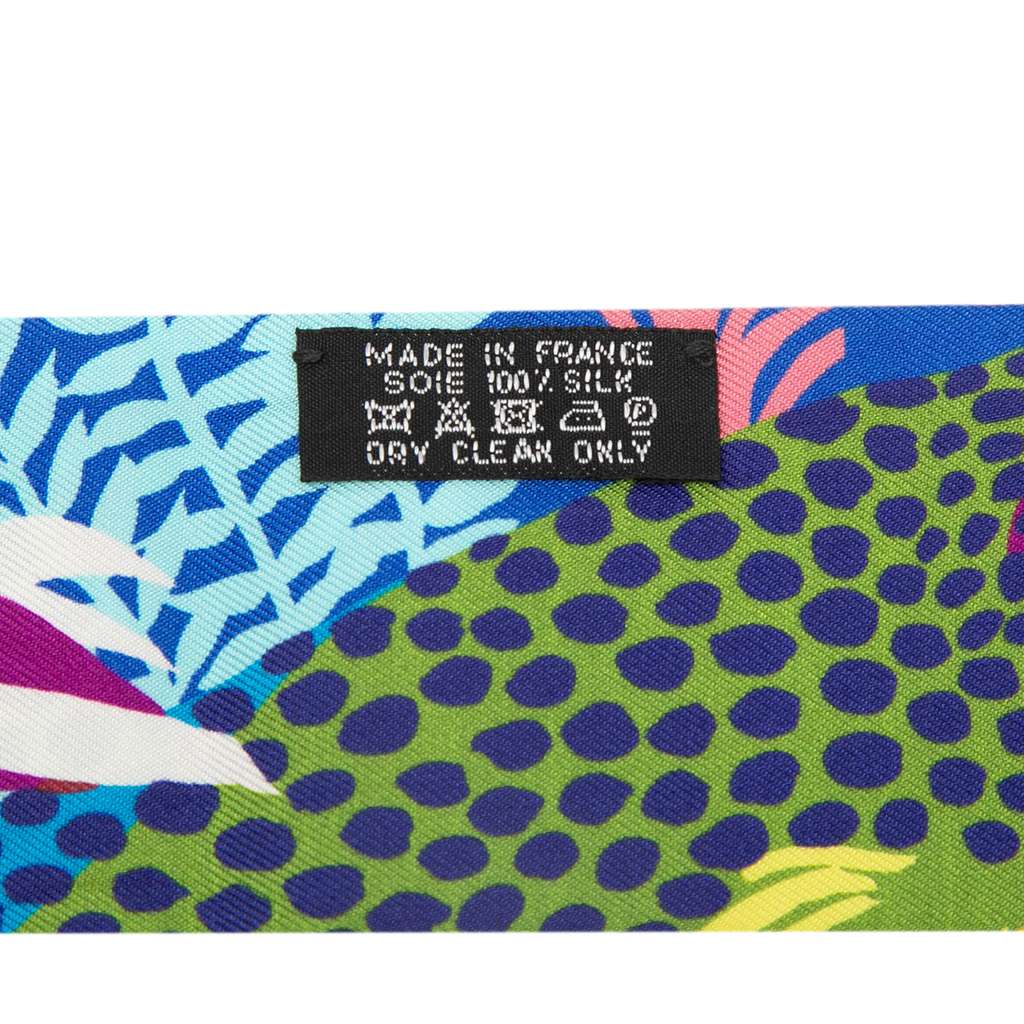 Hermès Under the Waves Twilly Silk Scarf Yellow Silk Very good condition - Model View