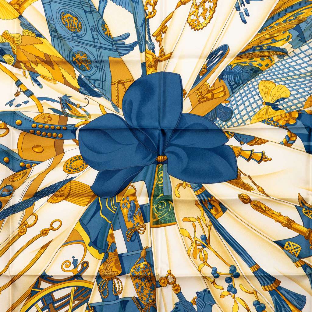 Hermès Soleil de Soie Silk Scarf 90 Beige Silk Good condition - Back View