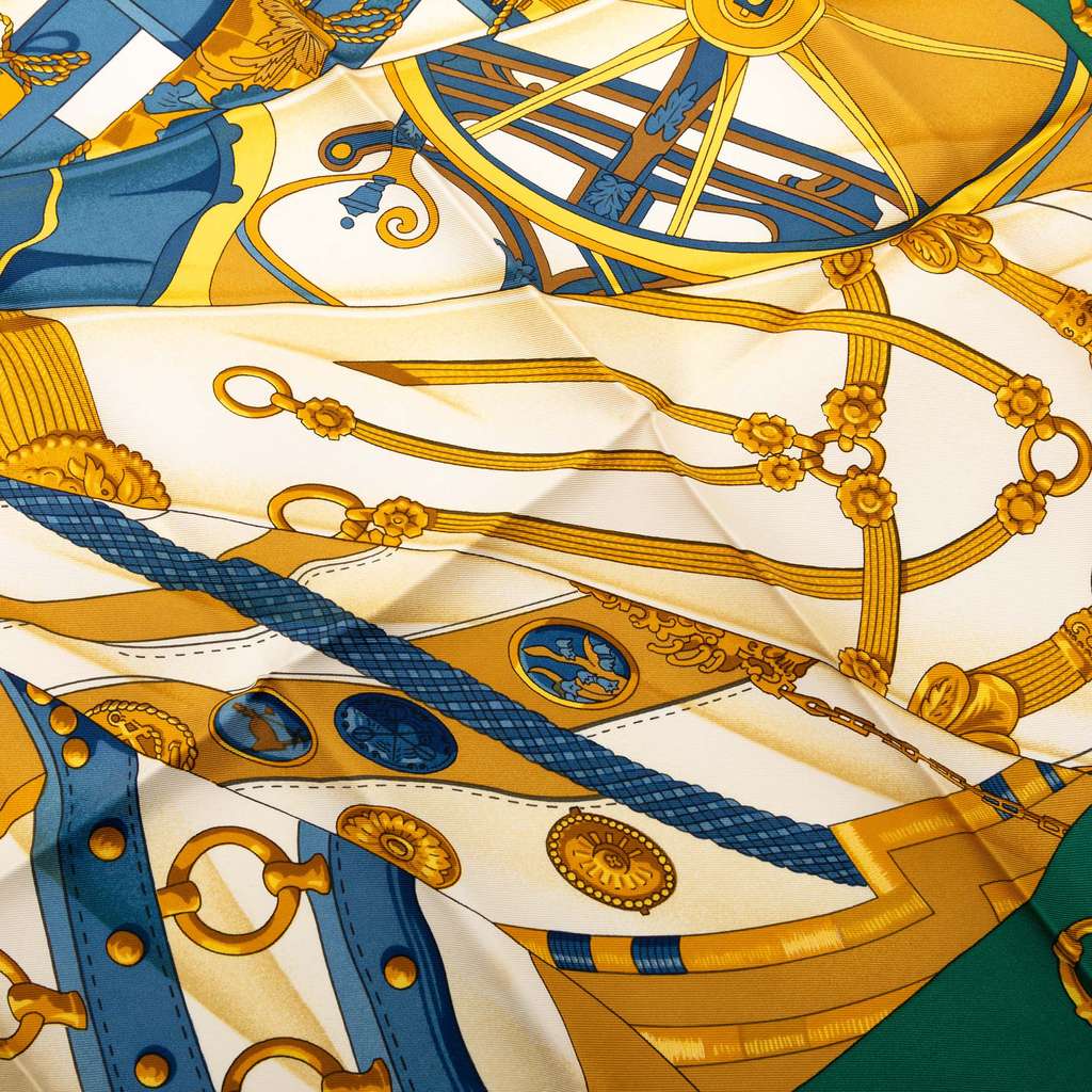 Hermès Soleil de Soie Silk Scarf 90 Beige Silk Good condition - Model View