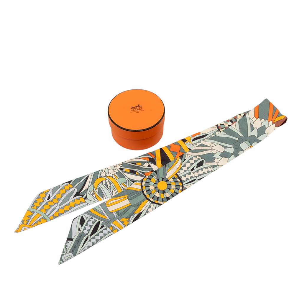 Hermès Les Flots Du Cheval Silk Twilly Scarf Grey Good condition - Box View