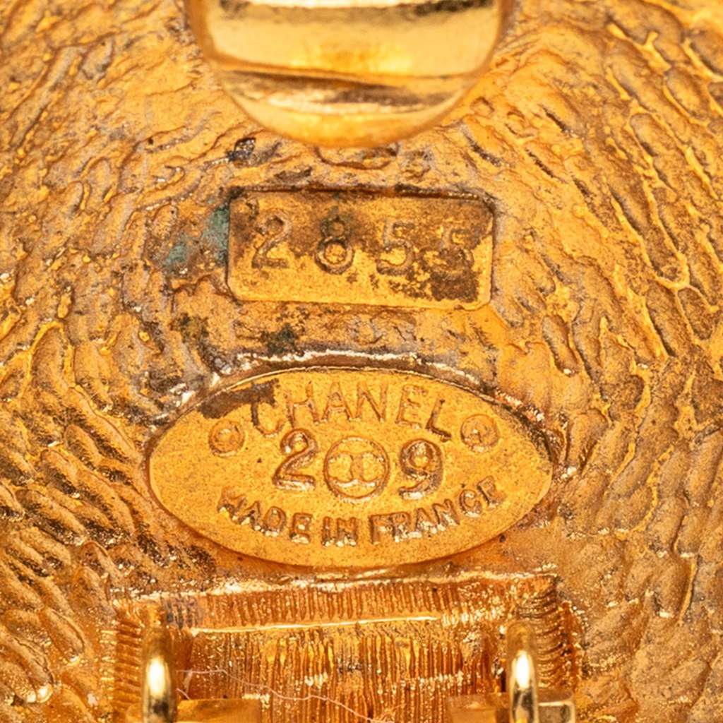 Chanel CC Gold Plated Woven Round Clip On Earrings Gold Metal Good condition - Inside View