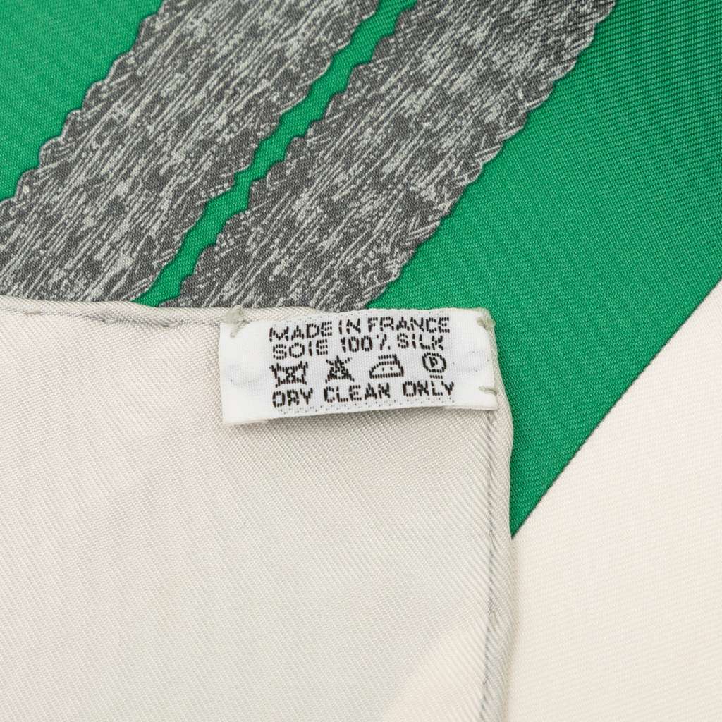 Hermès Brides De Gala Brode Main Silk Scarf 90 Green Silk Good condition - Inside View