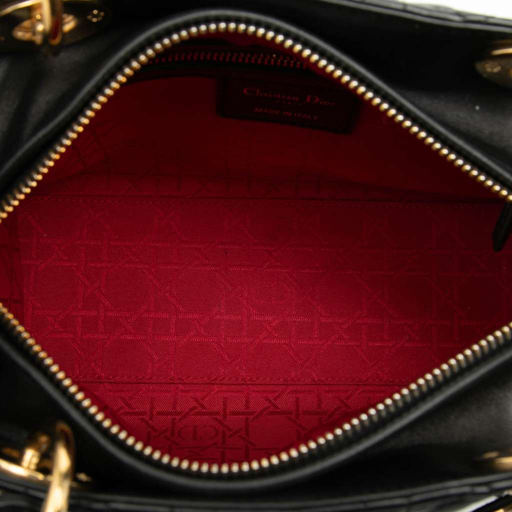 Dior Medium Lambskin Cannage Lady Dior Black Leather Good condition - Model View