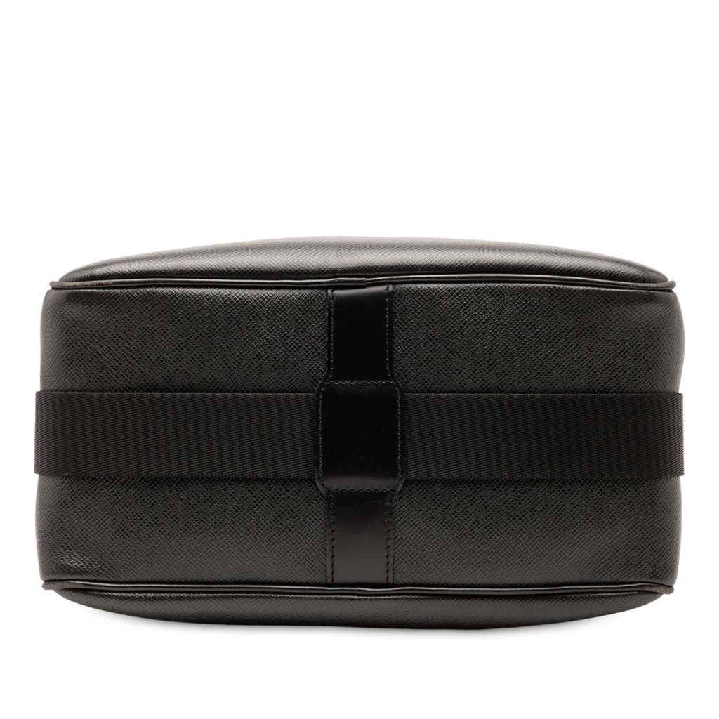 Louis Vuitton Taiga Reporter PM Black Leather Good condition - Inside View