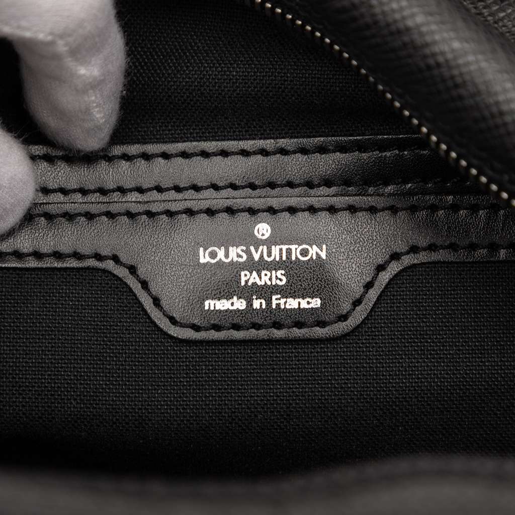 Louis Vuitton Taiga Reporter PM Black Leather Good condition - Box View