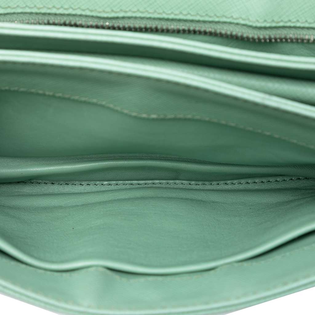 Prada Saffiano Lux Chain Lock Flap Green Leather Good condition - Model View