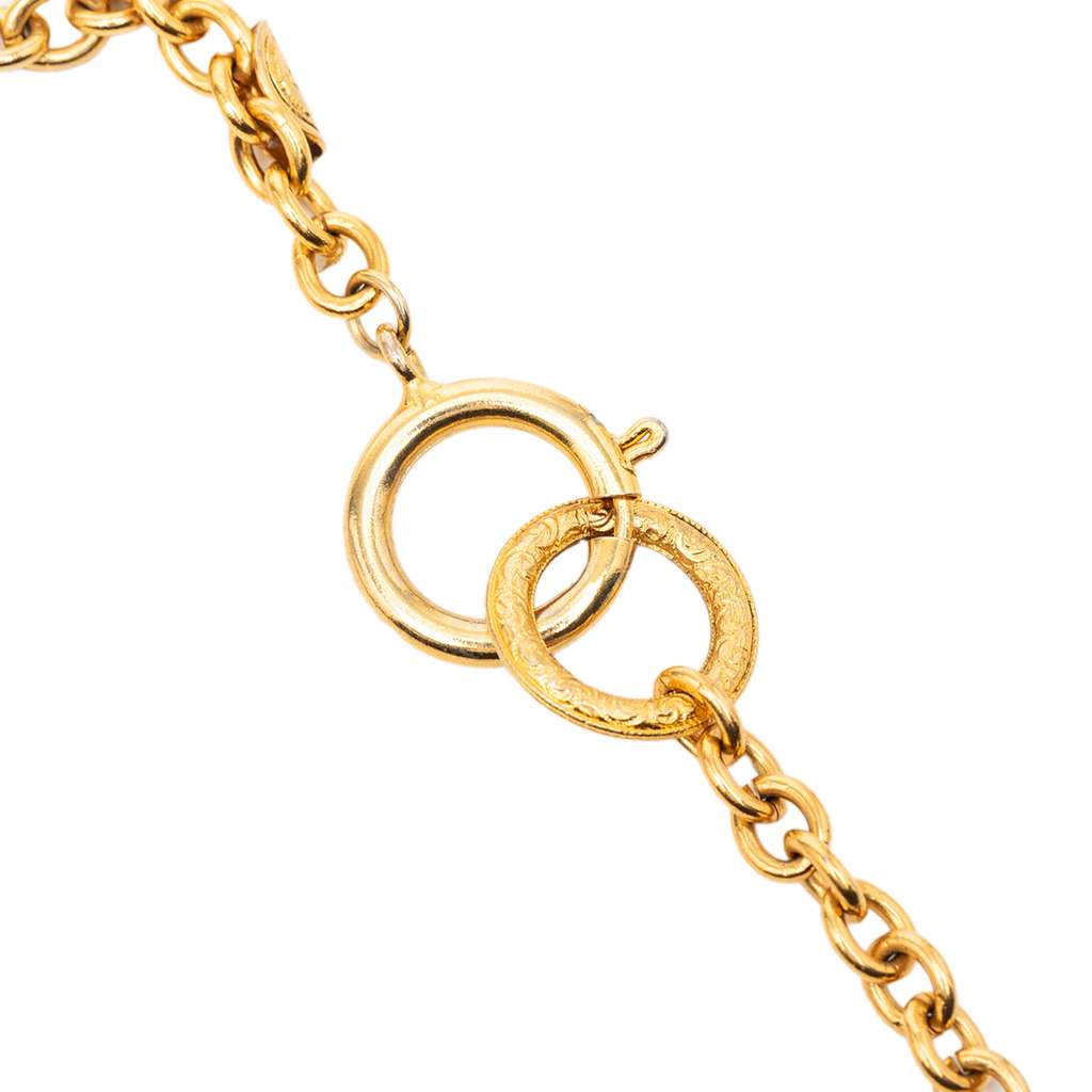 Chanel CC Gold Plated Coin Chain Long Necklace Gold Metal Good condition - Model View