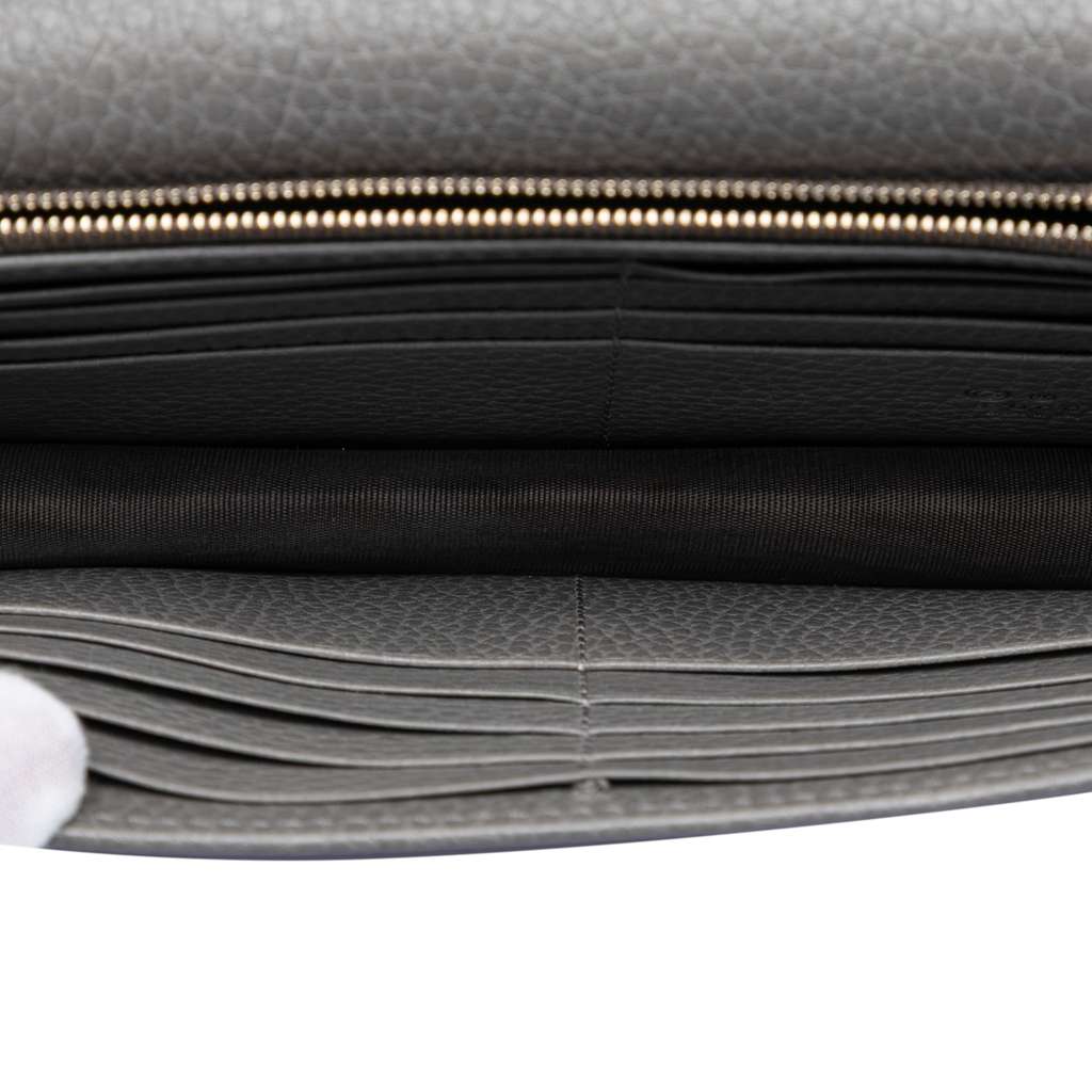 Gucci Leather Interlocking G Dollar Wallet on Chain Grey Leather Good condition - Model View