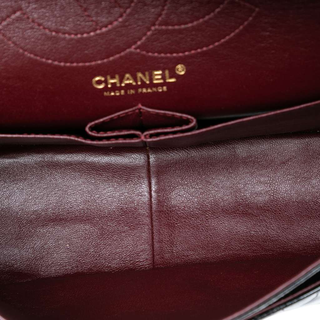 Chanel Reissue 2.55 Crackled Patent Puzzle Double Flap 226 Black Leather Good condition - Model View