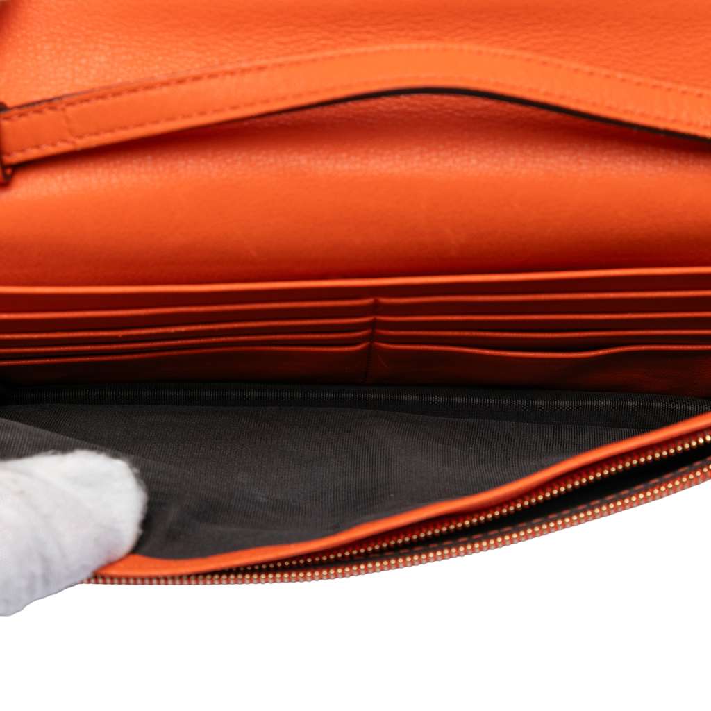 Gucci Microguccissima Wallet on Strap Orange Leather Good condition - Model View