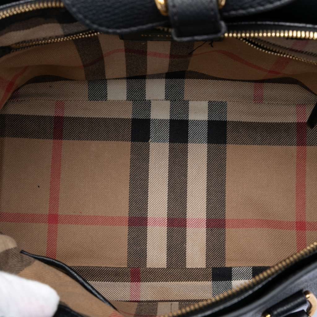 Burberry Medium Leather Milverton Satchel Black Leather Good condition - Model View