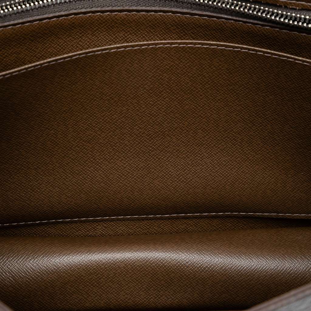 Louis Vuitton Taiga Selenga Brown Leather Good condition - Model View