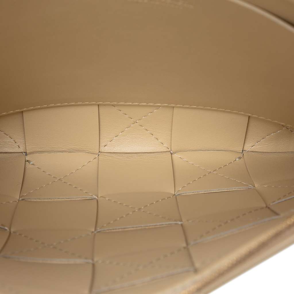 Bottega Veneta Nappa Maxi Intrecciato Cassette Flat Pouch Beige Leather Good condition - Model View