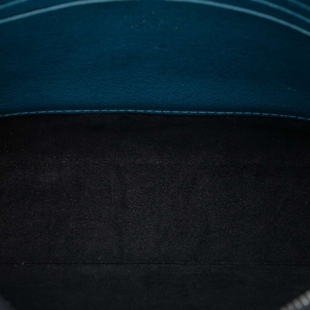 Louis Vuitton Epi Monogram Eclipse Pochette Voyage MM Black Leather Good condition - Model View