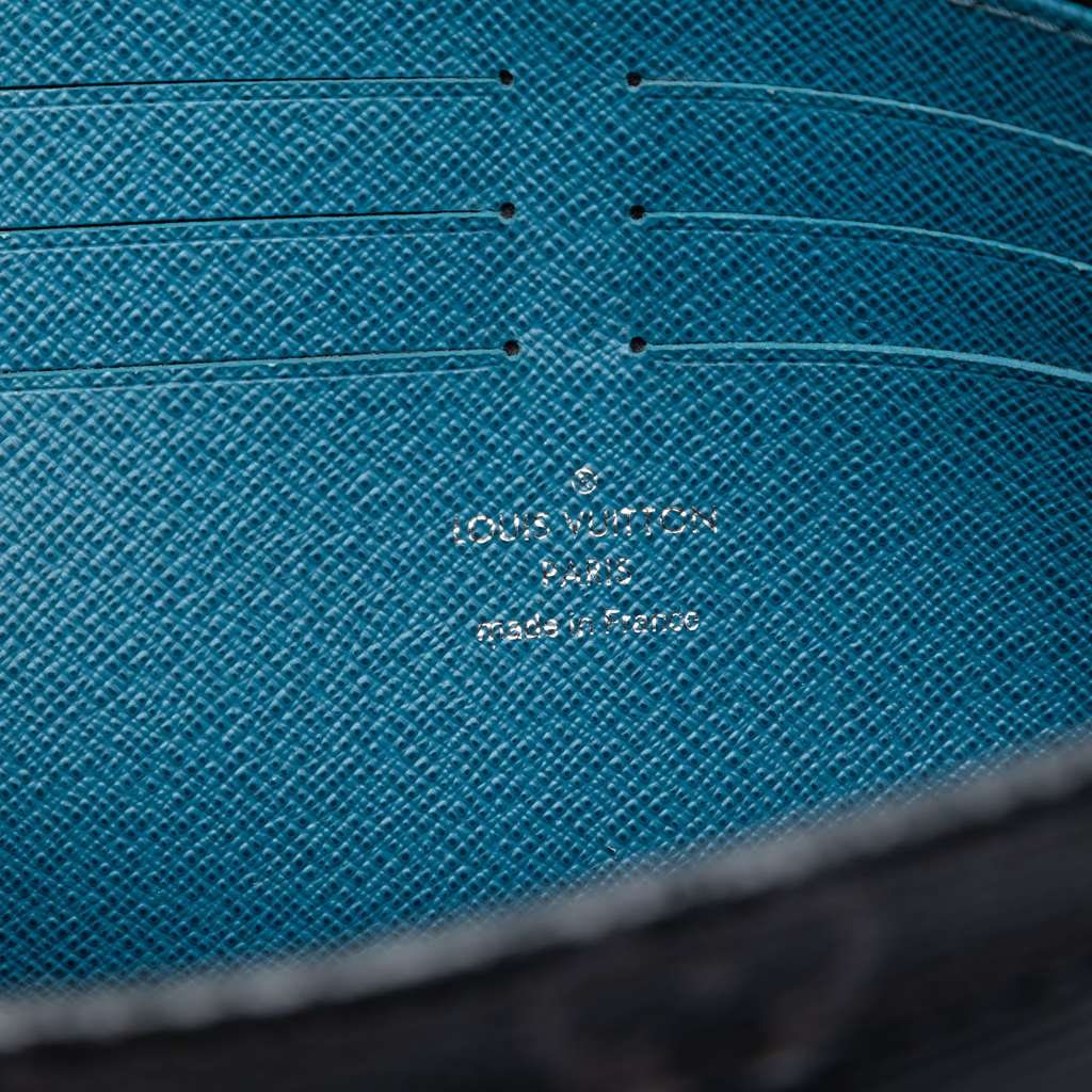 Louis Vuitton Epi Monogram Eclipse Pochette Voyage MM Black Leather Good condition - Box View