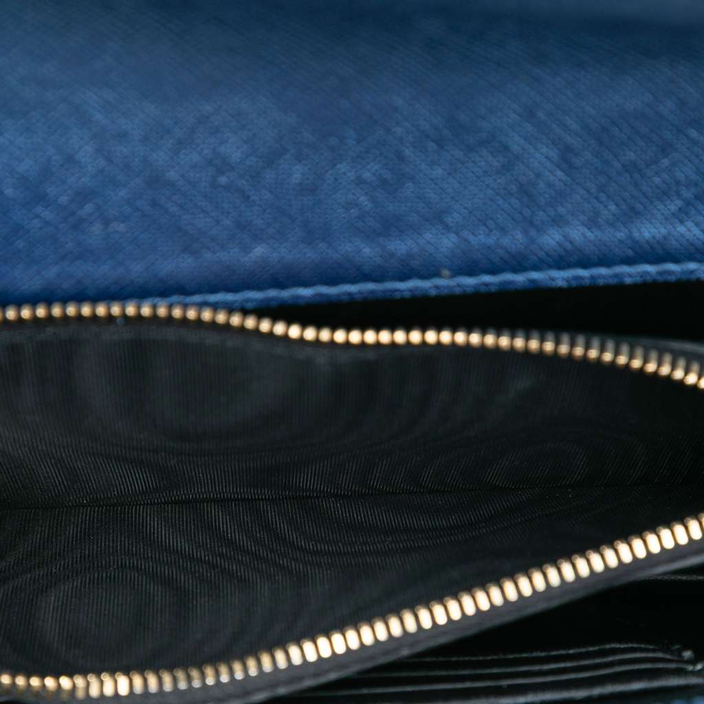 Prada Metallic Saffiano Lux Monochrome Wallet on Chain Blue Leather Good condition - Model View