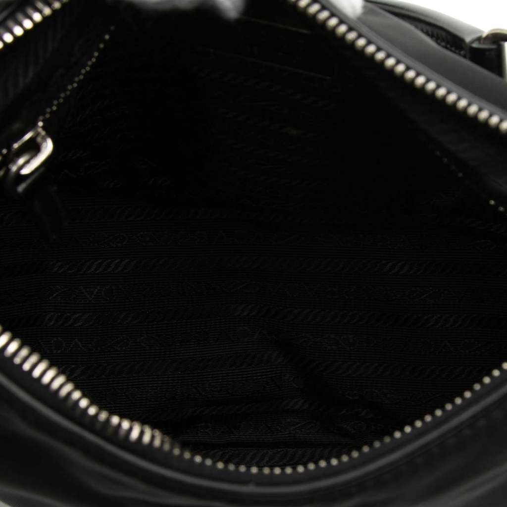 Prada Vitello Trimmed Tessuto Shoulder Bag Black Good condition - Model View