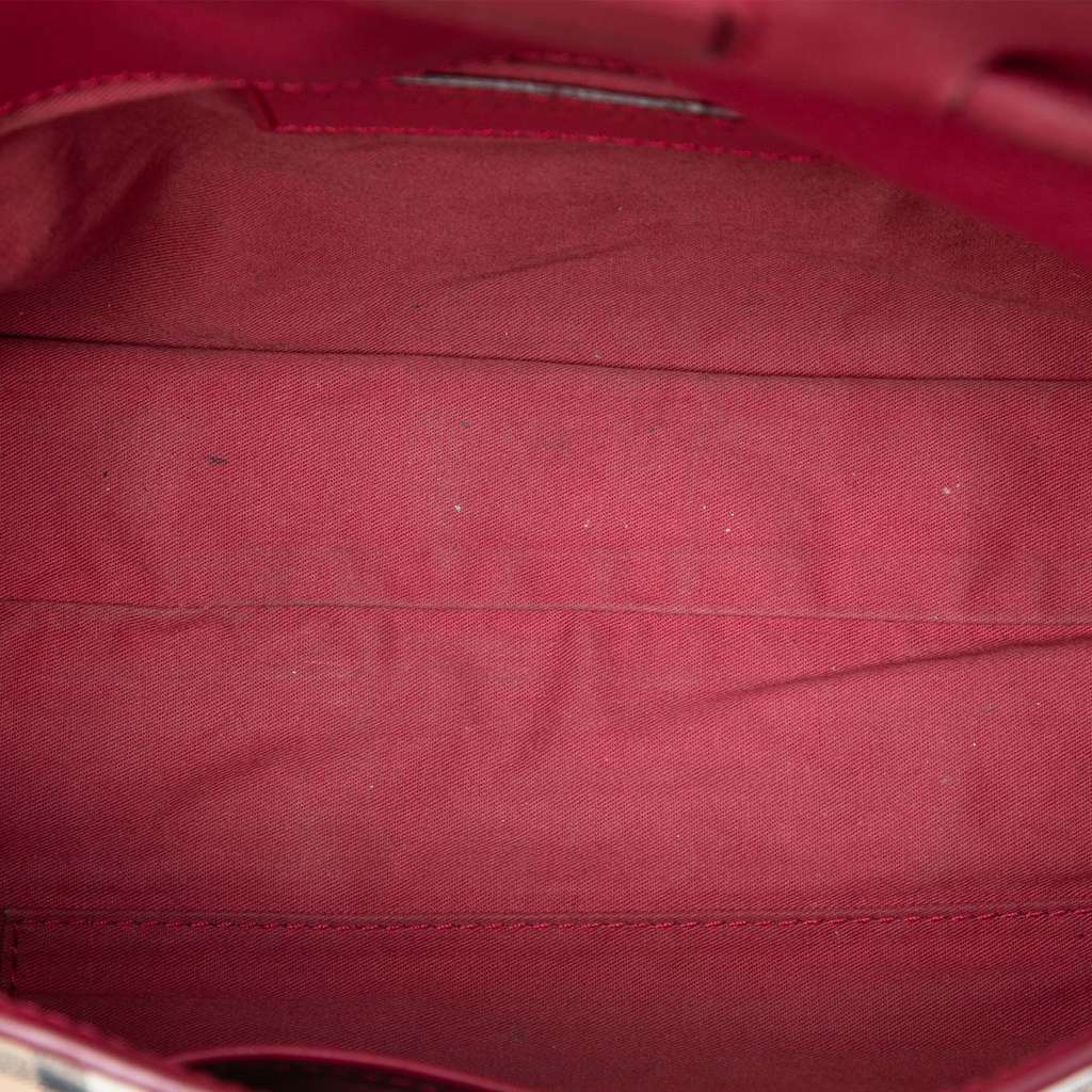 Burberry Haymarket Check Coated Canvas Leah Crossbody Beige Canvas Good condition - Model View