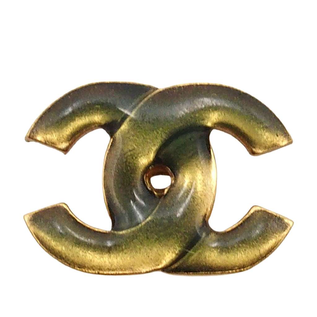 Chanel Gold Plated and Resin CC Flower Push Back Earrings Red Good condition - Model View