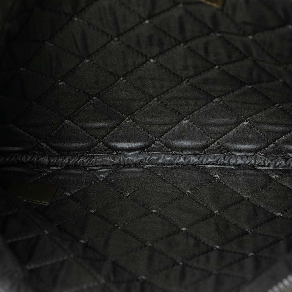 Chanel Medium Quilted Caviar Boy O Case Clutch Brown Leather Good condition - Model View