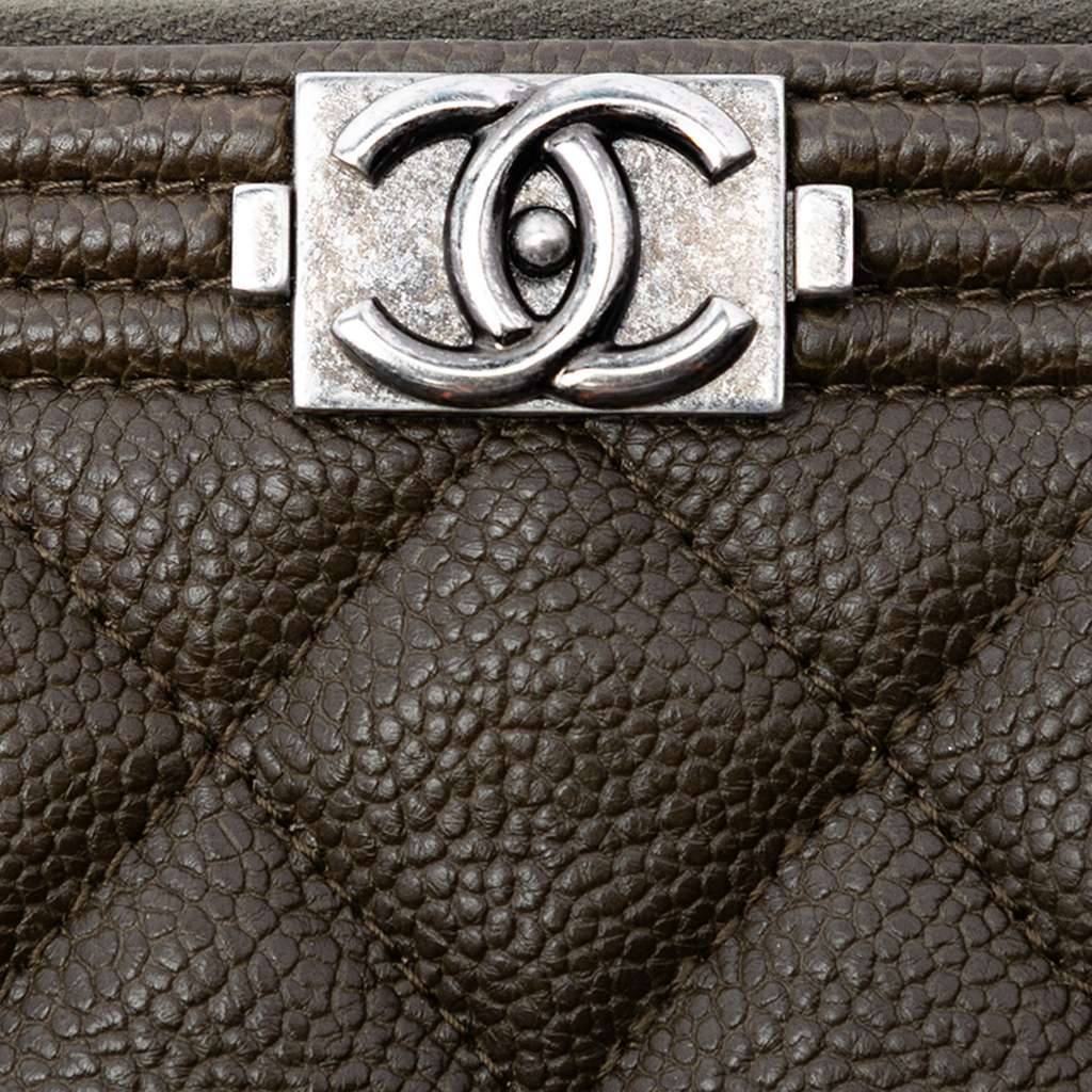 Chanel Medium Quilted Caviar Boy O Case Clutch Brown Leather Good condition - Box View