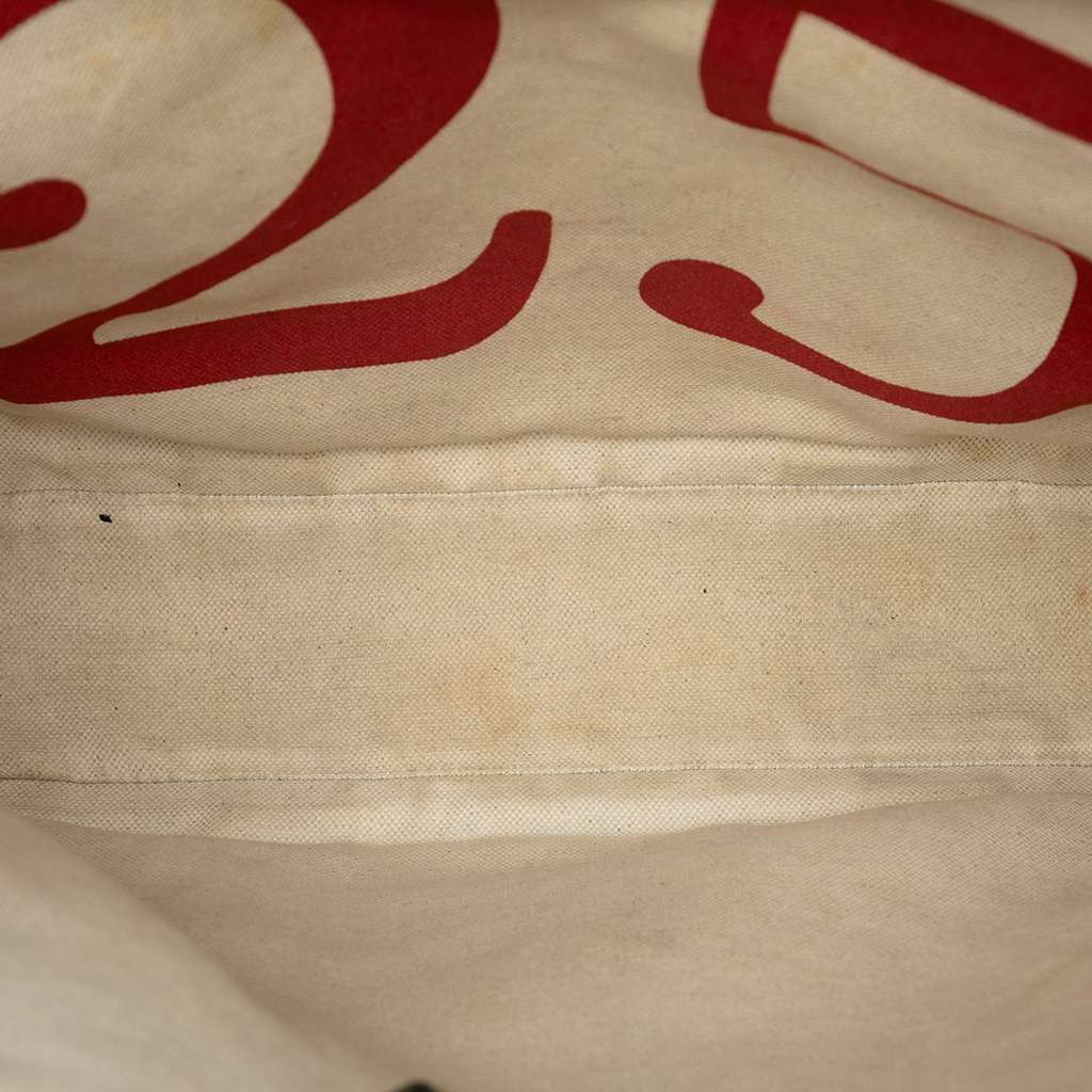 Gucci GG Supreme Wolf Tote Beige Canvas Good condition - Model View