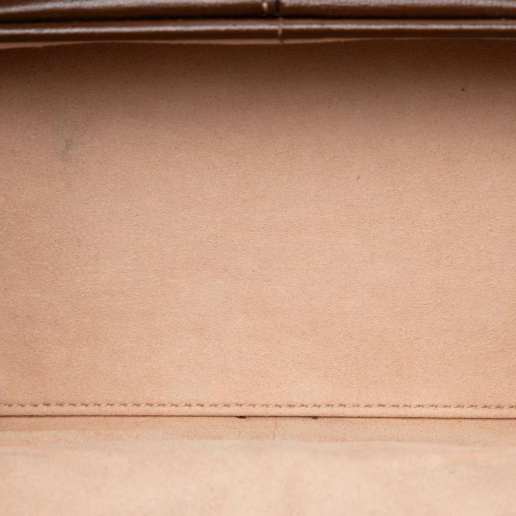 Gucci Mini GG Supreme Clasp Crossbody Beige Canvas Good condition - Model View