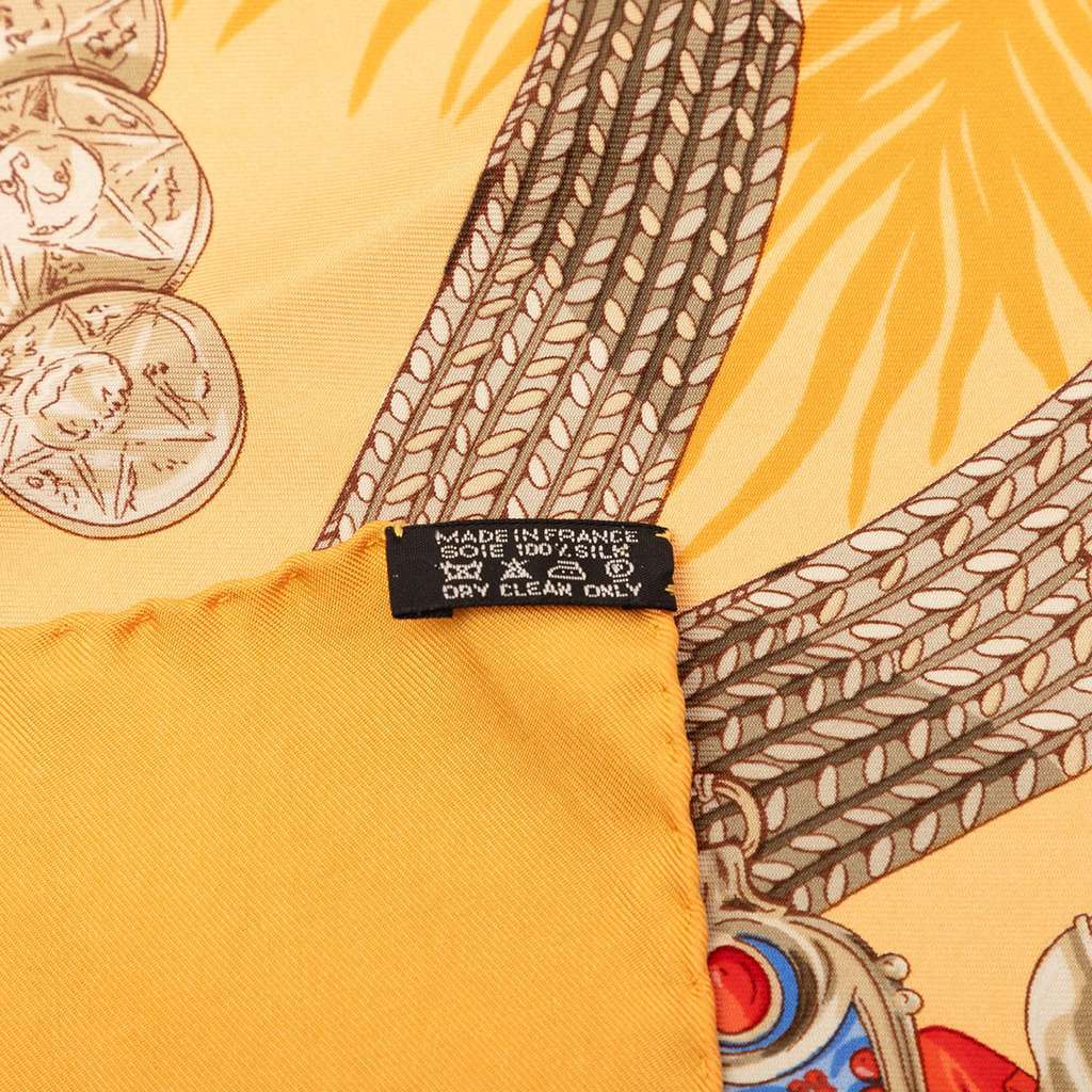Hermès Terres Precieuses Silk Scarf 90 Yellow Silk Very good condition - Inside View