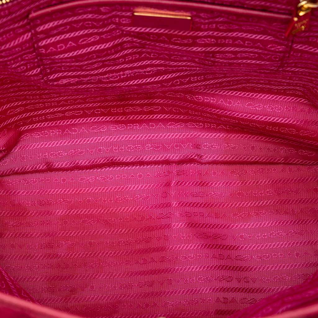 Prada Saffiano Trimmed Tessuto Tote Pink Very good condition - Model View