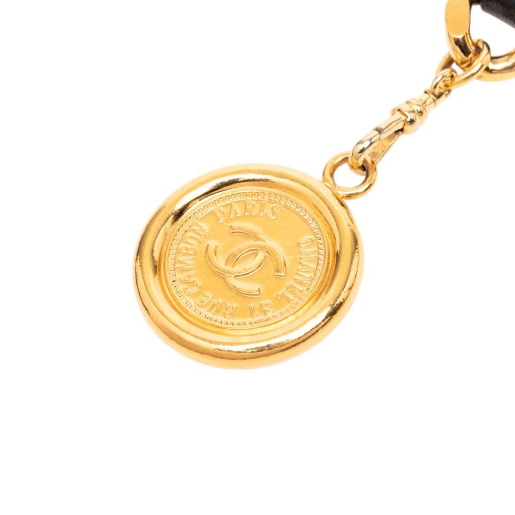 Chanel Gold Plated Leather Woven Medallion Chain Belt Gold Metal Very good condition - Back View
