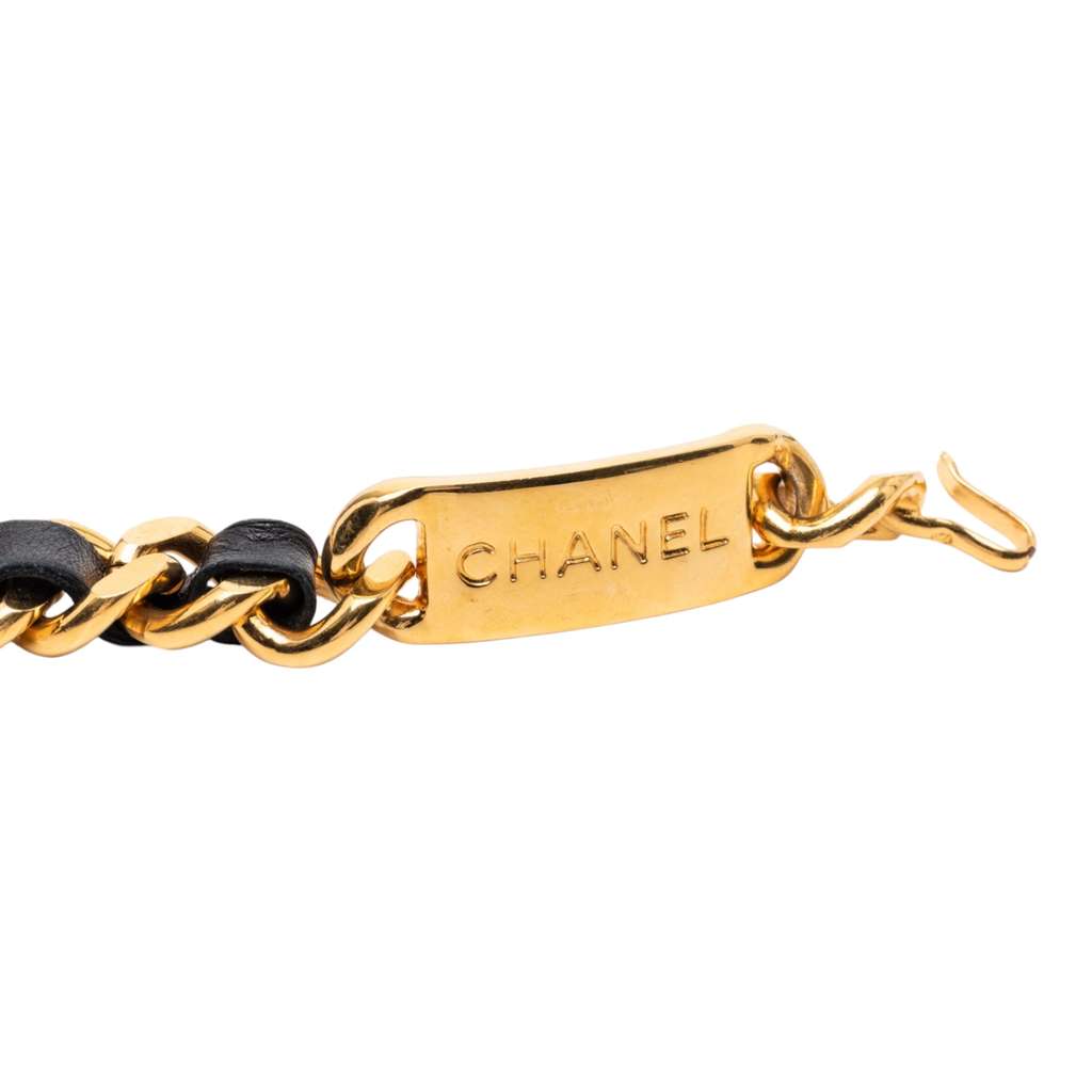 Chanel Gold Plated Leather Woven Medallion Chain Belt Gold Metal Very good condition - Model View