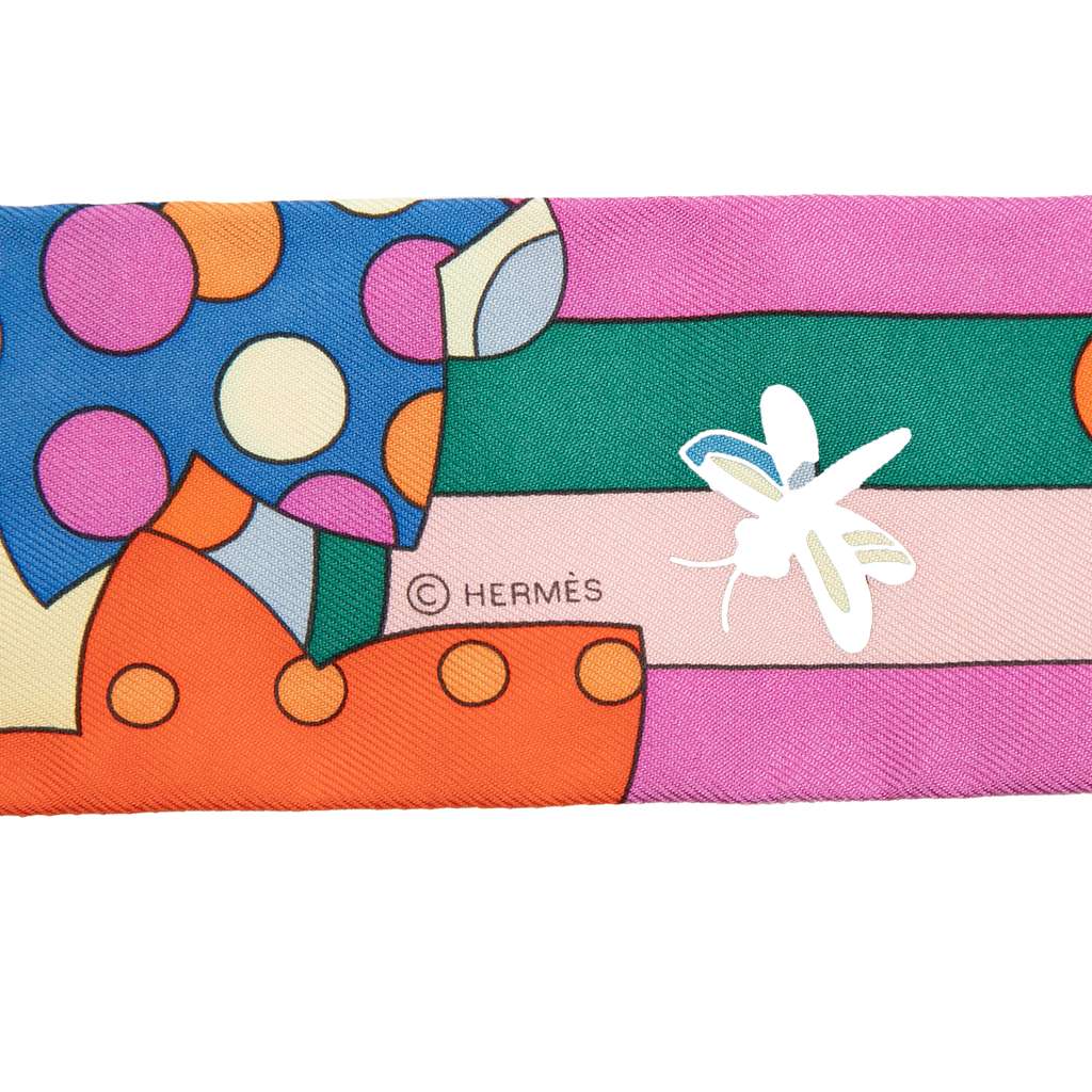 Hermès Les Murmures De La Foret Silk Twilly Scarf Pink Silk Never worn - Box View