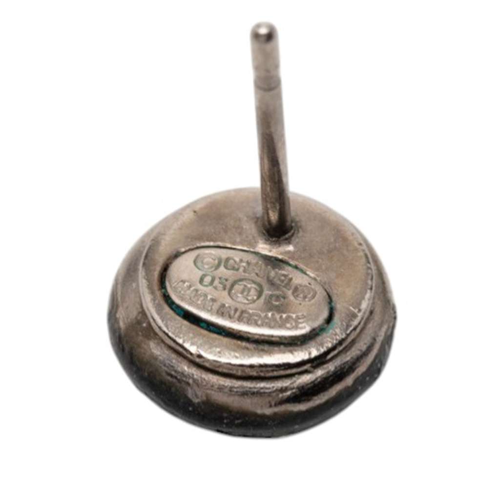 Chanel CC Resin Push Back Earrings Black Very good condition - Model View