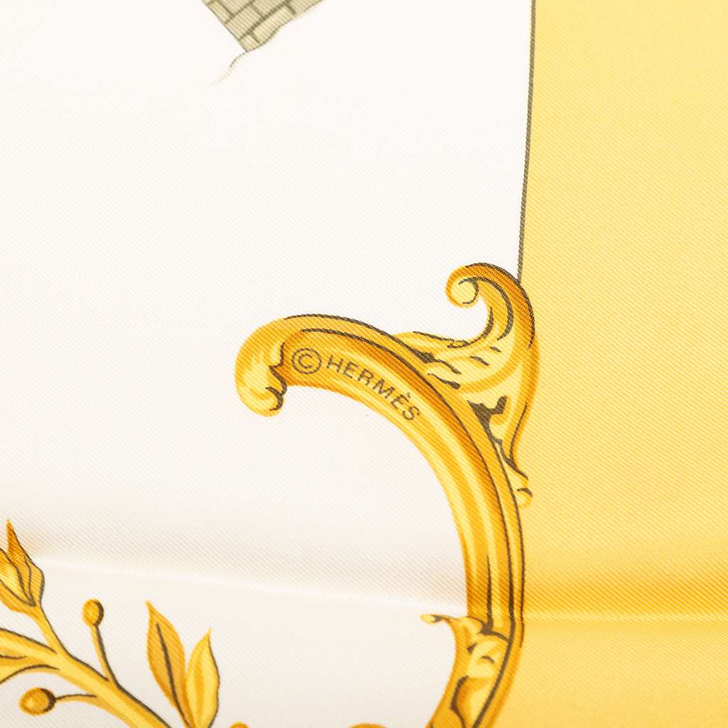 Hermès Bordeaux Porte Oceane Silk Scarf 90 White Silk Very good condition - Box View