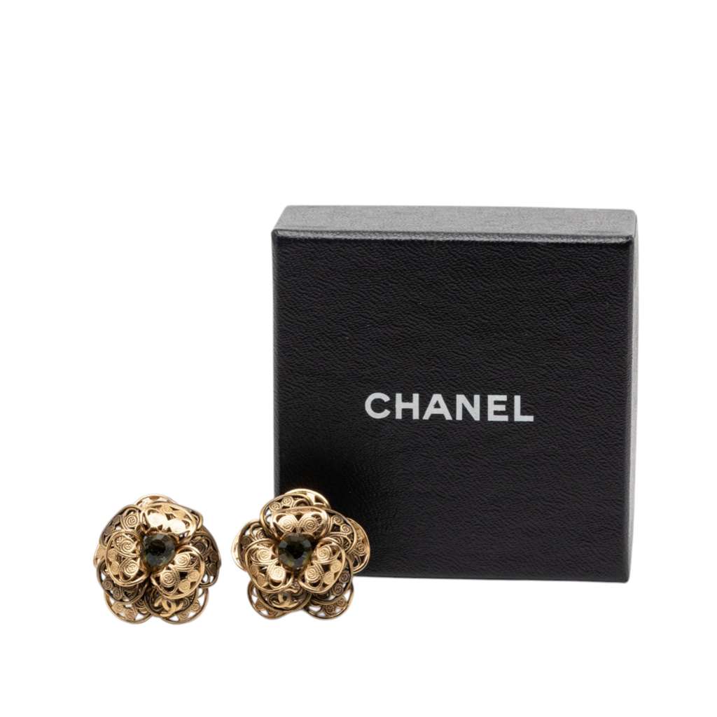 Chanel CC Gold Plated Camellia Clip On Earrings Gold Metal Very good condition - Model View