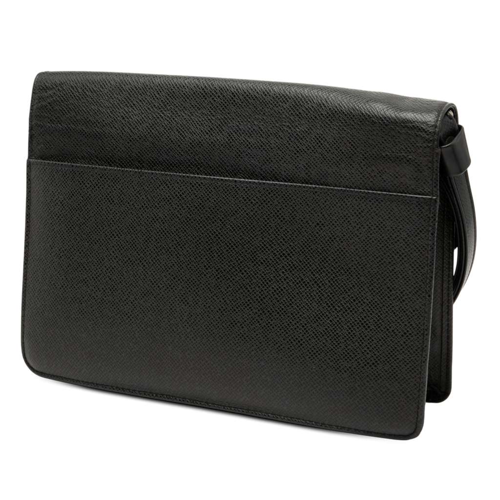 Louis Vuitton Taiga Selenga Black Leather Very good condition - Back View