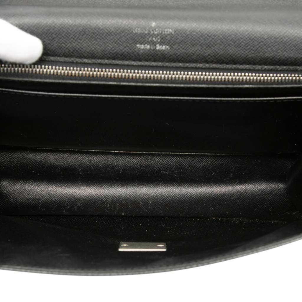 Louis Vuitton Taiga Selenga Black Leather Very good condition - Model View