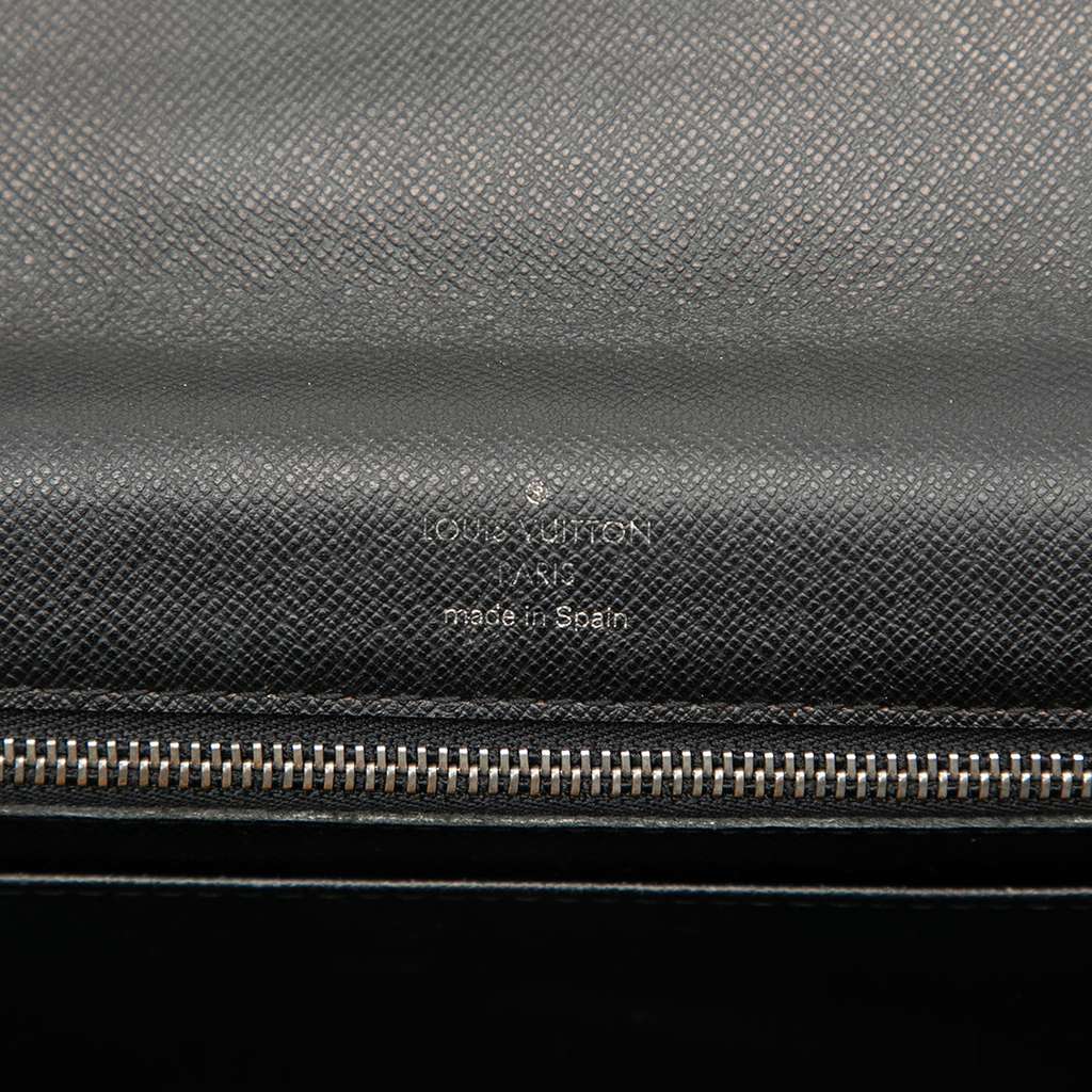 Louis Vuitton Taiga Selenga Black Leather Very good condition - Box View