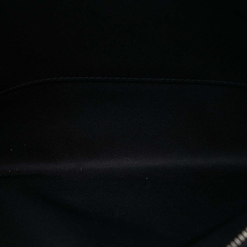 Louis Vuitton Monogram Eclipse Discovery Pochette GM Black Very good condition - Model View