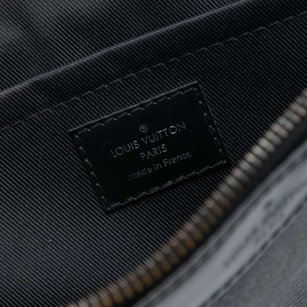 Louis Vuitton Monogram Eclipse Discovery Pochette GM Black Very good condition - Box View