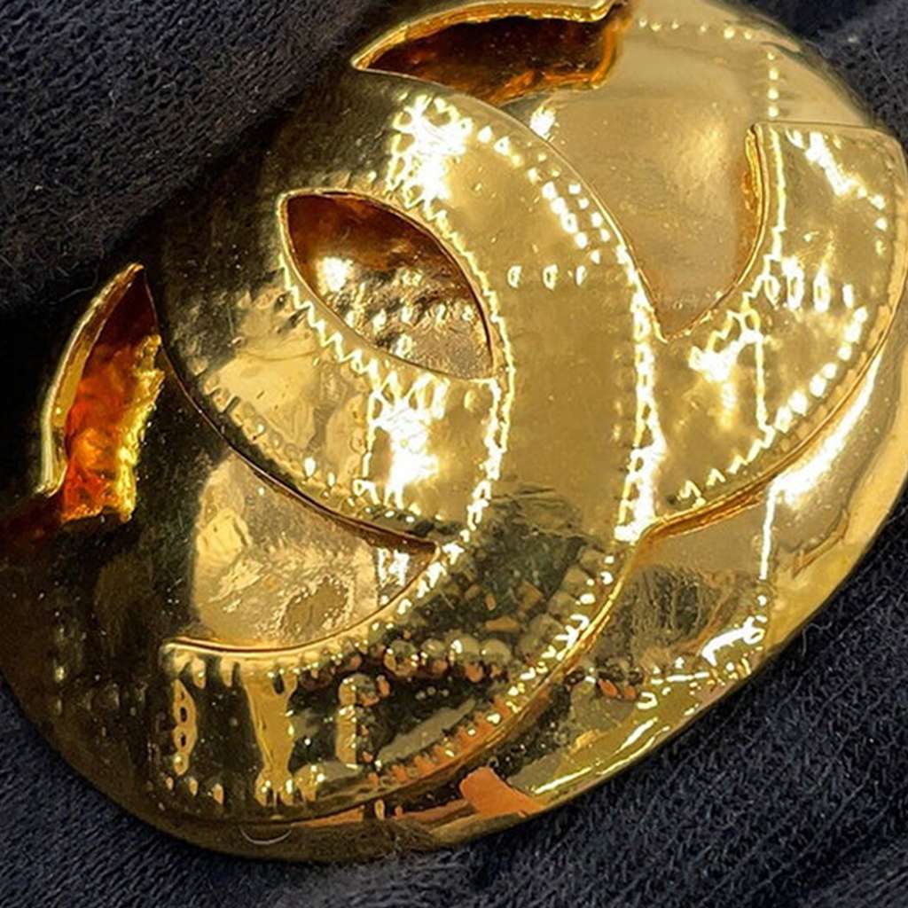 Chanel CC Gold Plated Quilted Pendant Necklace Gold Metal Very good condition - Box View