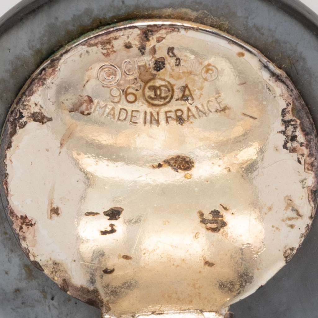 Chanel CC Faux Pearl Strass Clip On Earrings Grey Very good condition - Inside View