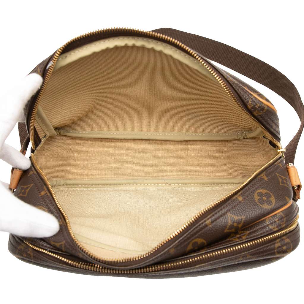 Louis Vuitton Monogram Reporter PM Brown Very good condition - Model View