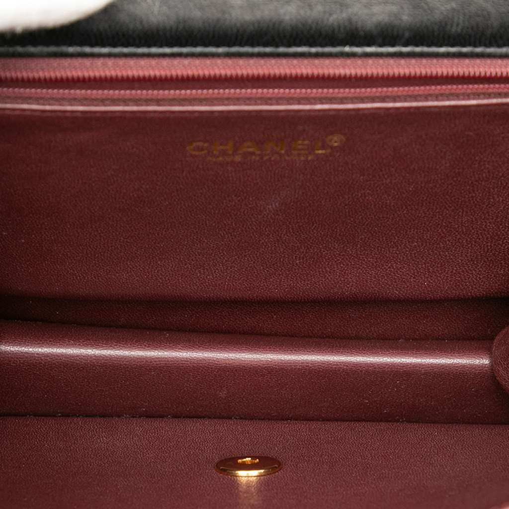 Chanel Small CC Quilted Lambskin Single Flap Black Leather Very good condition - Model View