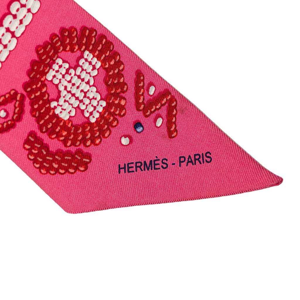 Hermès Kelly en Perles Silk Twilly Scarf Pink Silk Very good condition - Model View