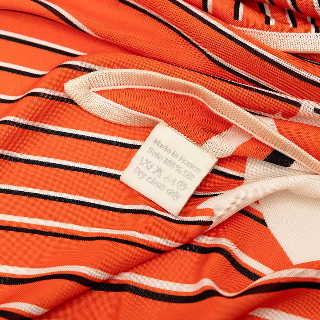 Hermès Triangular H Au Galop Silk Scarf Orange Silk Very good condition - Model View