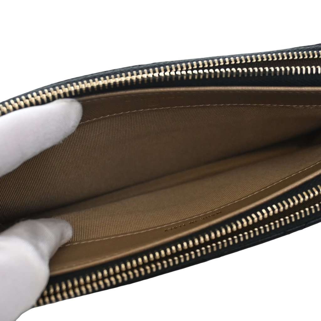 Chanel CC Quilted Goatskin Chic Pearls Double Zip Clutch With Chain Black Leather Very good condition - Model View