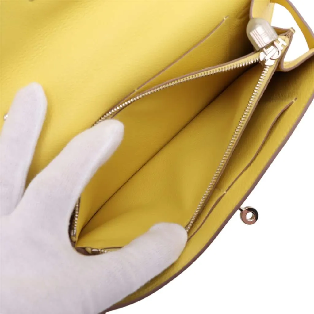 Hermès Evercolor Kelly To Go Wallet Yellow Leather Very good - Model View