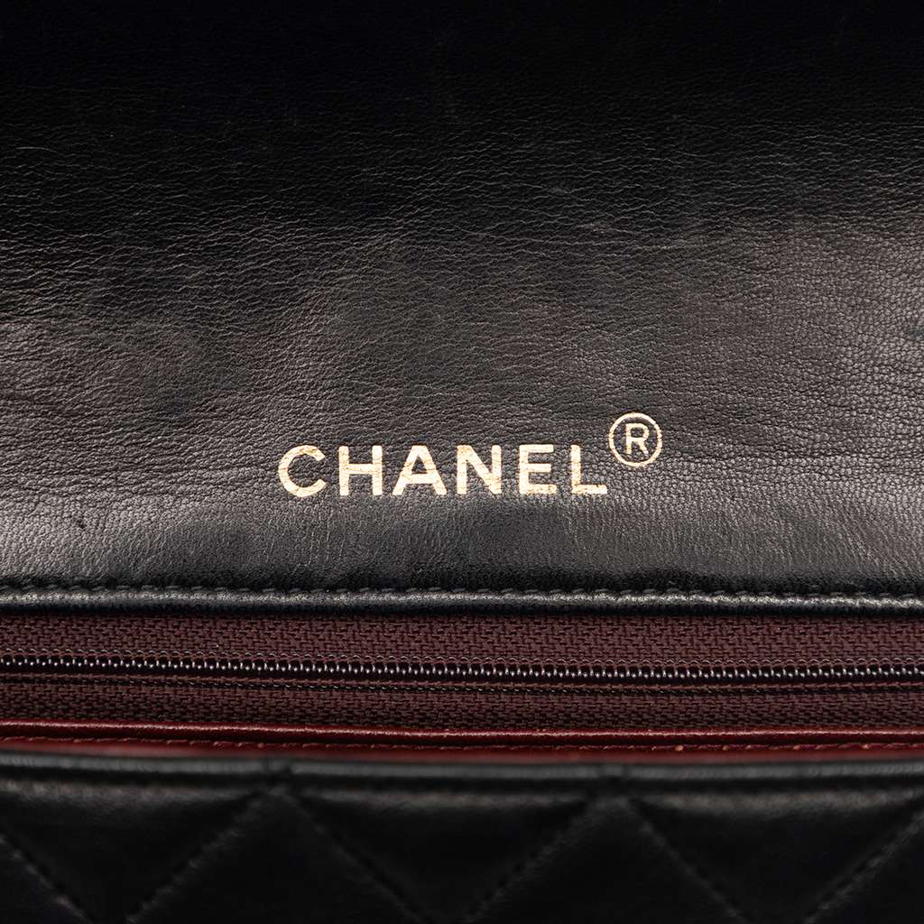 Chanel Small CC Turnlock Full Single Flap Black Leather Very good condition - Box View
